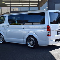6917　9型ハイエースバン スーパーGL 2WD 2800cc ディーゼル 2/5人乗りのサムネイル