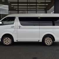 7082　令和7年式 ハイエースワゴンGL ベッドキットⅤ架装 4WD 2,700cc(ガソリン車) 10人乗車 0.5万kmのサムネイル