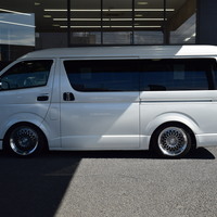 6889　令和1年式 ハイエースバン ワイドボディ 50TH ANNIVERSARY LIMITED 2WD 2,700cc(ガソリン車) 2/5人乗車 5万kmのサムネイル
