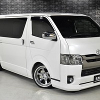 7142 令和1年式 ハイエース スーパーGL ダークプライムⅡ  2WD 2,800cc (ディーゼル車)  2/5人乗車 5.0万kmのサムネイル