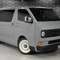 6990 令和8年式 ハイエース スーパーGL   2WD 2,800cc (ディーゼル車)  2/5人乗車 100km 車検:令和10年8月10日のサムネイル