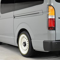 6990 令和8年式 ハイエース スーパーGL   2WD 2,800cc (ディーゼル車)  2/5人乗車 100km 車検:令和10年8月10日のサムネイル