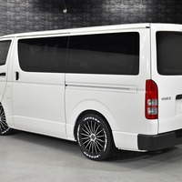 6779 9型 ハイエース DX  2WD 2,800CC ディーゼル車 4ナンバー 3/6人乗りのサムネイル