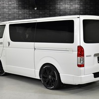6384 8型ハイエース スーパーGL ダークプライムS  2WD 2,800CC ディーゼル車 4ナンバー 2/5人乗りのサムネイル
