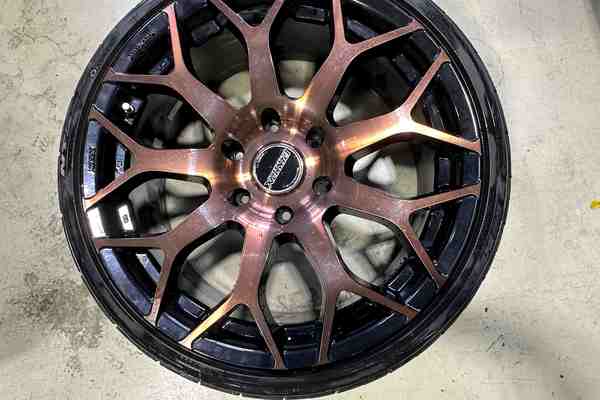 「CRS名古屋」アウトレットタイヤ　ESSEX　MESH　225/35R20　90W　レッドのサムネイル