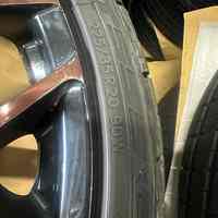 「CRS名古屋」アウトレットタイヤ　ESSEX　MESH　225/35R20　90W　レッドのサムネイル