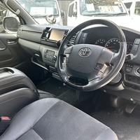 7043.平成30年式 レジアスエース スーパーGL ダークプライム 2WD 2,800cc ディーゼル車 走行14.9万キロ 検査1年付きのサムネイル