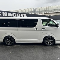 6945.令和8年式 9型ハイエースバン スーパーGL 2WD 2,800cc ディーゼル車 走行6キロ 新車未登録のサムネイル