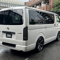 6945.令和8年式 9型ハイエースバン スーパーGL 2WD 2,800cc ディーゼル車 走行6キロ 新車未登録のサムネイル