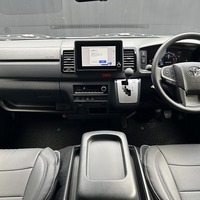 6945.令和8年式 9型ハイエースバン スーパーGL 2WD 2,800cc ディーゼル車 走行6キロ 新車未登録のサムネイル