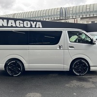6946.令和8年式 9型ハイエースバン スーパーGL 2WD 2,800cc ディーゼル車 走行9キロ 新車未登録のサムネイル
