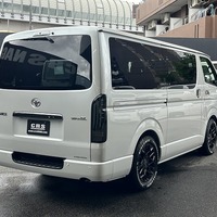 6946.令和8年式 9型ハイエースバン スーパーGL 2WD 2,800cc ディーゼル車 走行9キロ 新車未登録のサムネイル