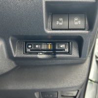 6946.令和8年式 9型ハイエースバン スーパーGL 2WD 2,800cc ディーゼル車 走行9キロ 新車未登録のサムネイル