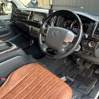 7118.平成30年式 ハイエース スーパーGL 2WD 2,800cc ディーゼル車 走行7.2万キロ 検査1年付きのサムネイル