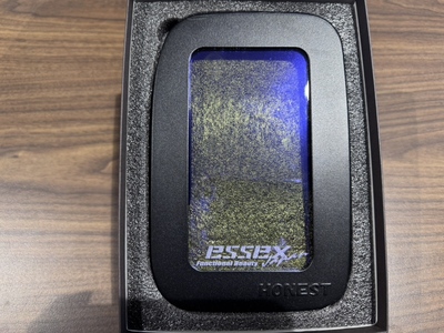 【CRS 名古屋】Ｎ0007アウトレット商品　ハイエース用　ガラスリッド　ESSEXロゴ　フィルム施工済み　傷有り