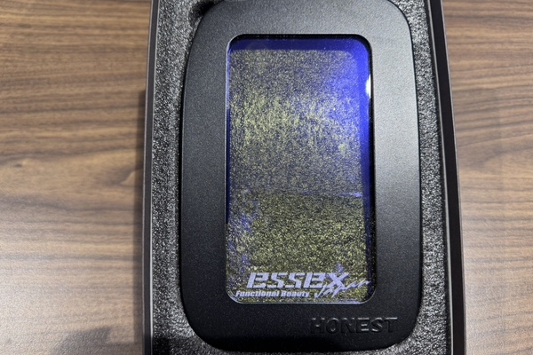【CRS 名古屋】Ｎ0007アウトレット商品　ハイエース用　ガラスリッド　ESSEXロゴ　フィルム施工済み　傷有りのサムネイル