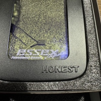 【CRS 名古屋】Ｎ0007アウトレット商品　ハイエース用　ガラスリッド　ESSEXロゴ　フィルム施工済み　傷有りのサムネイル