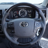 7307　令和7年式　ハイエース　ワゴンGL　内装架装　2WD　2700cc　ガソリン車　10人乗り　0.8万kmのサムネイル