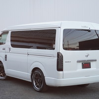 7307　令和7年式　ハイエース　ワゴンGL　内装架装　2WD　2700cc　ガソリン車　10人乗り　0.8万kmのサムネイル