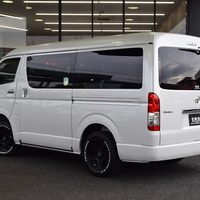 6676  9型ハイエース ワゴンGL  4WD 2,700cc(ガソリン車) 5人乗車 17kmのサムネイル