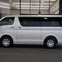 6939  9型ハイエースバン スーパーGL 2WD 2800cc(ディーゼル車)5人乗りのサムネイル