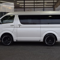 6676  9型ハイエース ワゴンGL  4WD 2,700cc(ガソリン車) 5人乗車 17kmのサムネイル