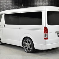 6512  9型ハイエース ワゴンGL 2WD 2,700CC ガソリン車 3ナンバー 10人乗りのサムネイル