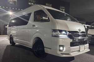 【CRS横浜店】　ハイエース9型　足回りエアロ交換　コラボテール　カスタムサムネイル