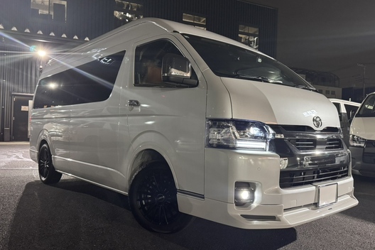 【CRS横浜店】　ハイエース9型　足回りエアロ交換　コラボテール　カスタムサムネイル