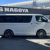6944.令和8年式 9型ハイエースバン スーパーGL 2WD 2,800cc ディーゼル車 走行11キロ 新車未登録のサムネイル
