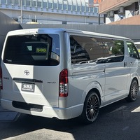 6944.令和8年式 9型ハイエースバン スーパーGL 2WD 2,800cc ディーゼル車 走行11キロ 新車未登録のサムネイル
