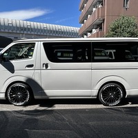 6944.令和8年式 9型ハイエースバン スーパーGL 2WD 2,800cc ディーゼル車 走行11キロ 新車未登録のサムネイル