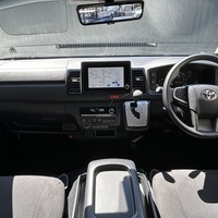 6944.令和8年式 9型ハイエースバン スーパーGL 2WD 2,800cc ディーゼル車 走行11キロ 新車未登録のサムネイル