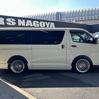 7250. 令和8年式 ハイエース DX 2WD 2,800㏄ ディーゼル車 16人乗り 走行0.3万キロ 車検令和10年5月のサムネイル