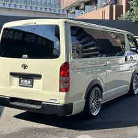 7250. 令和8年式 ハイエース DX 2WD 2,800㏄ ディーゼル車 16人乗り 走行0.3万キロ 車検令和10年5月のサムネイル