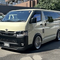 7250. 令和8年式 ハイエース DX 2WD 2,800㏄ ディーゼル車 16人乗り 走行0.3万キロ 車検令和10年5月のサムネイル