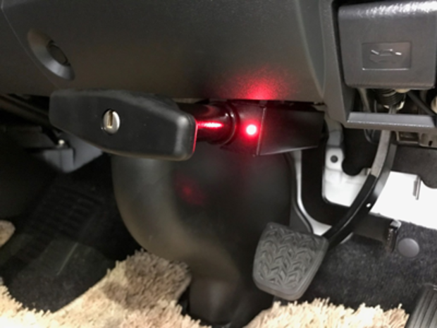 ブレーキロックジャパン　ブレーキペダルロック ハイエース/キャラバン 車種専用設計