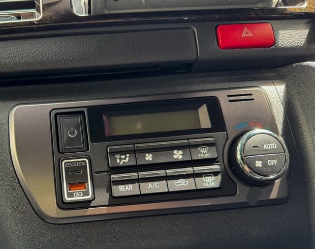 ESSEX　Type-C急速充電対応USBポート　トヨタスイッチ　ホワイト