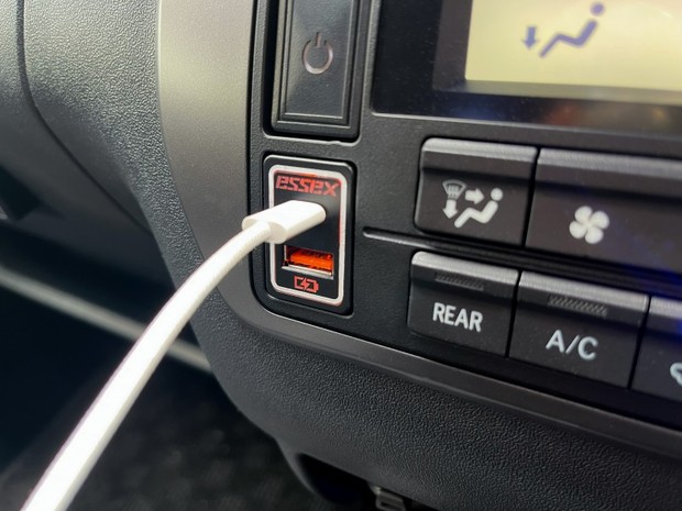 ESSEX　Type-C急速充電対応USBポート　トヨタスイッチ　ホワイト