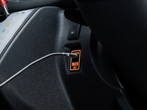 ESSEX　Type-C急速充電対応USBポート　トヨタスイッチ　ホワイト