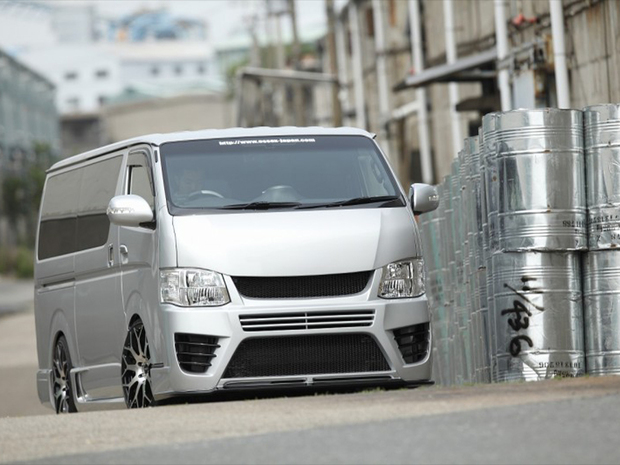 PROGRESSI　フロントバンパー　FRP製未塗装  ■ハイエース標準 3型用
