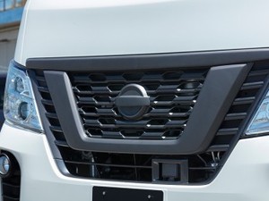 NV350キャラバン後期用　エンブレムカバー カメラ穴無タイプ