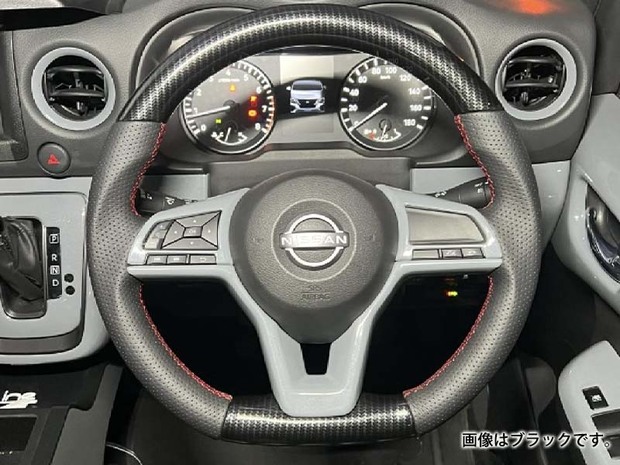 Body Line ステアリング ■キャラバン 3型専用 カーボン調 レッド/ブラック