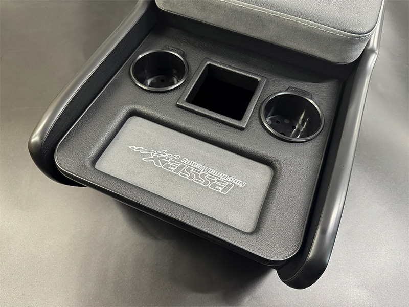 ハイエース　S-GLナロー特注　センターコンソール　プロの家具屋さん製　使用1年 ES ハイグレード センターコンソール 【特注オーダー】ナローS